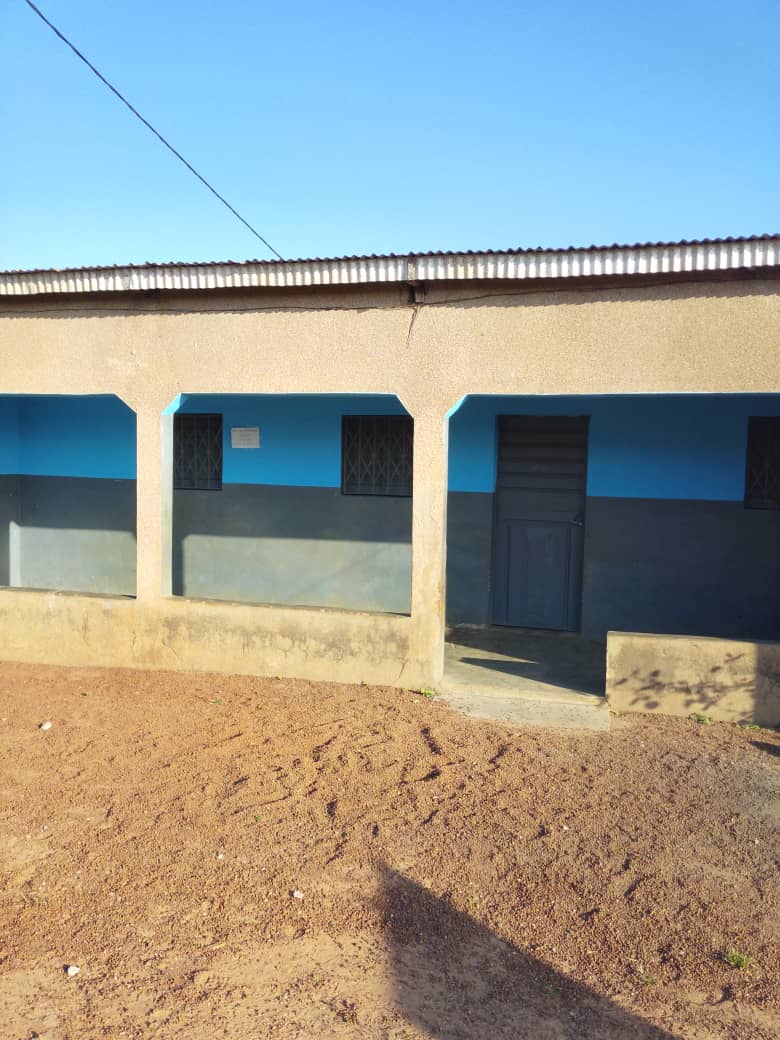  2 Chambre Salon a l'ancienne une douche 